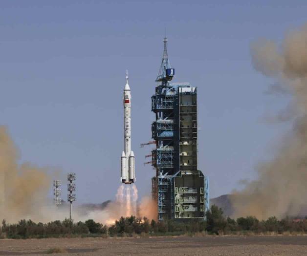 China envía misión de tres astronautas China envía misión de tres astronautas