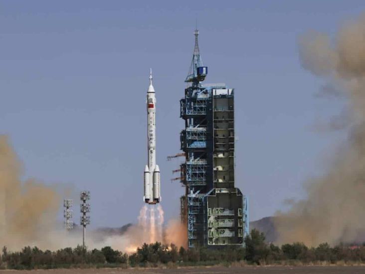 China envía misión de tres astronautas China envía misión de tres astronautas