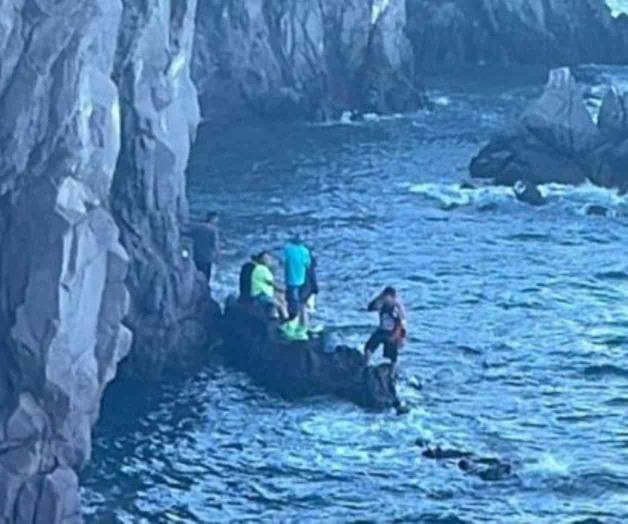 Vuelca lancha en Guaymas; hay ocho familiares muertos Vuelca lancha en Guaymas; hay ocho familiares muertos