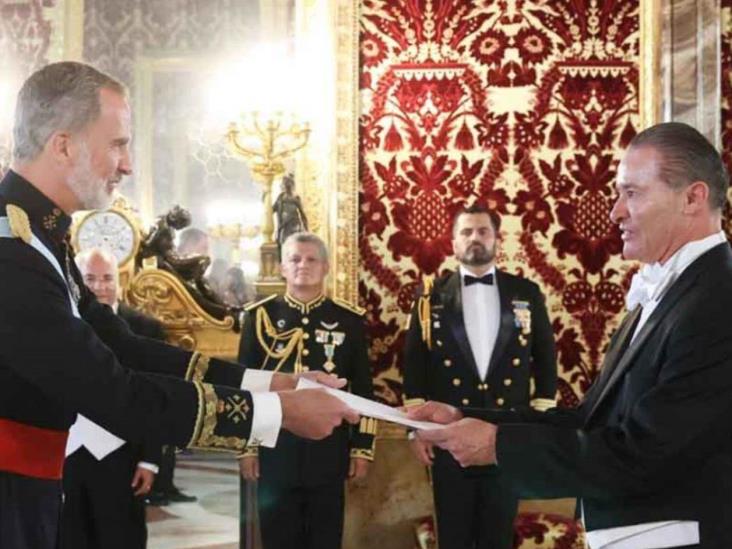 Presenta Quirino al rey de España cartas credenciales Presenta Quirino al rey de España cartas credenciales