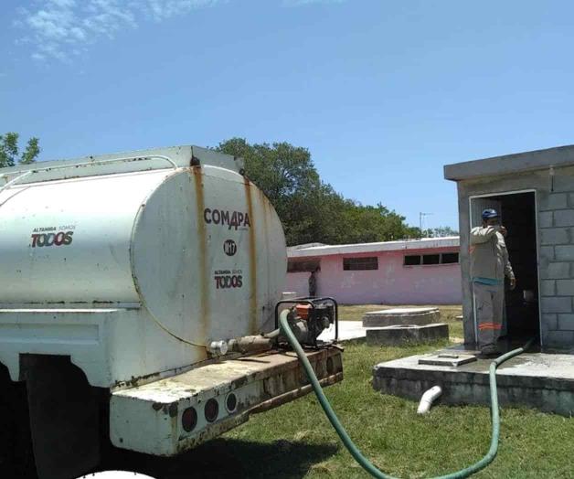 Llevan agua a casa hogar Llevan agua a casa hogar