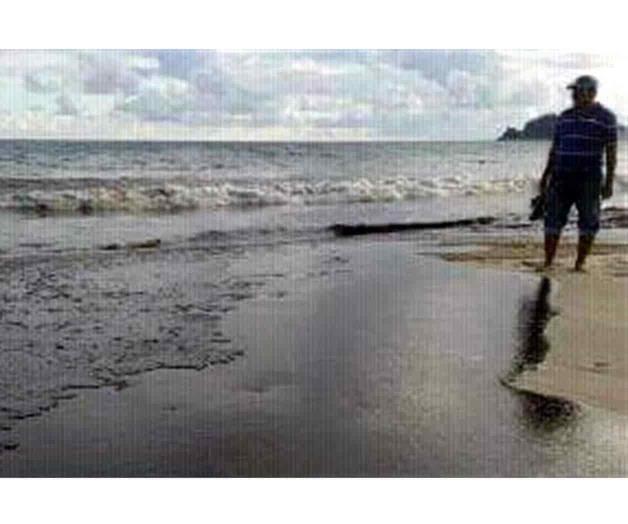 Derraman químicos en la playa Dunas Doradas Derraman químicos en la playa Dunas Doradas