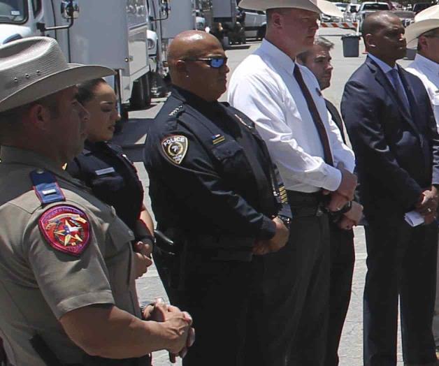 Jefe policía escolar de Uvalde defiende actuación en ataque