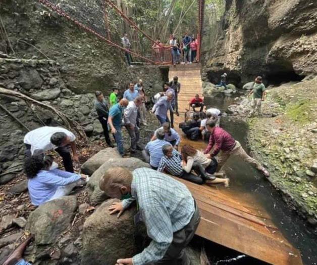 Anuncian el cese de 3 funcionarios