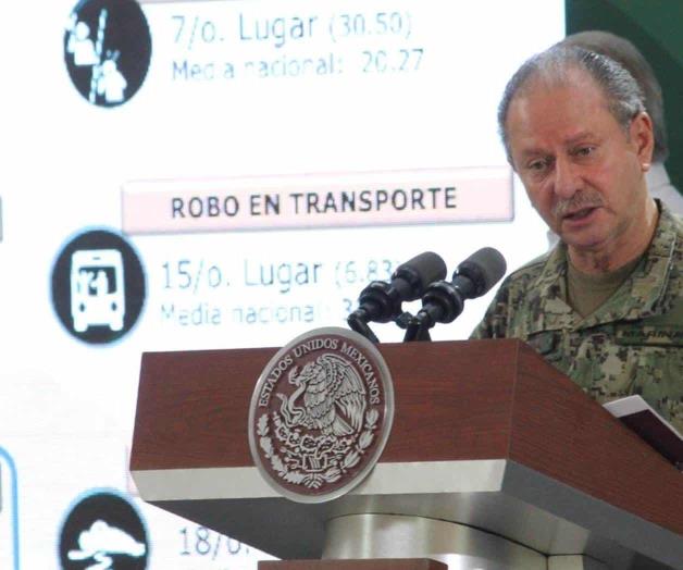 Venden marinos equipo a narcos