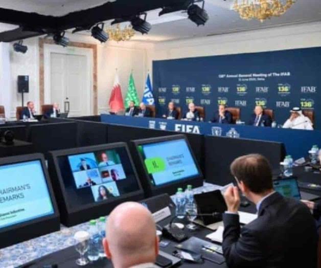 La IFAB y FIFA aprueban que sea permanente hacer cinco cambios en los partidos