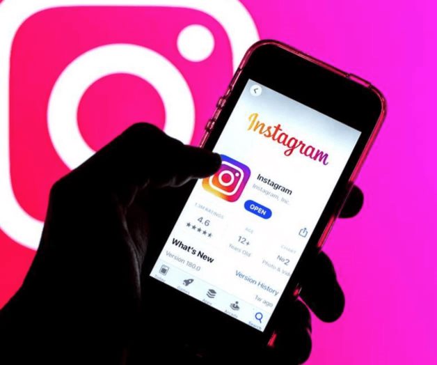 Sus memes sarcásticos y videos irritando a miles de seguidores Sus memes sarcásticos y videos irritando a miles de seguidores