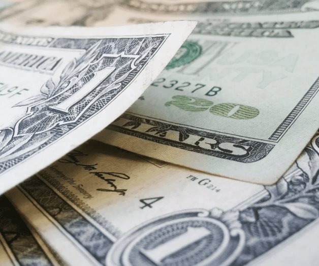 Tipo de cambio inicia la semana con el pie derecho