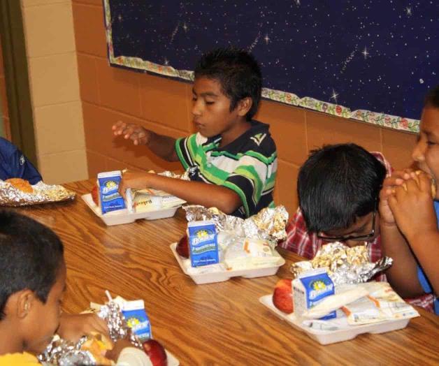 Sirven comidas financiadas y gratis con fondos federales Sirven comidas financiadas y gratis con fondos federales