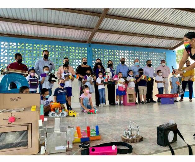 Premian a alumnos ganadores del concurso “Crea, Recicla y Diseña un Juguete