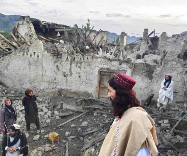 Sismo en Afganistán deja al menos 1.000 muertos