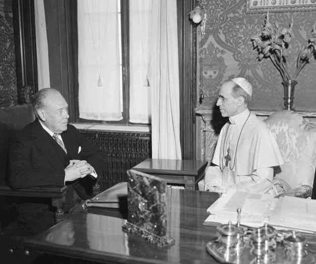 Ordenan publicar documentos judíos de archivos de Pío XII