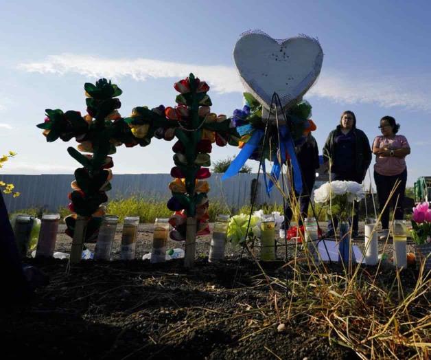 Texas: Mueren dos migrantes más de tráiler; van 53 fallecidos