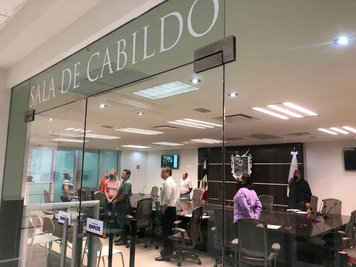 Nomás quedó uno… tumban a interino; asume alcalde prófugo Nomás quedó uno… tumban a interino; asume alcalde prófugo