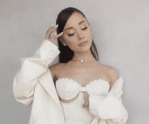 Irrumpe acosador en su casa