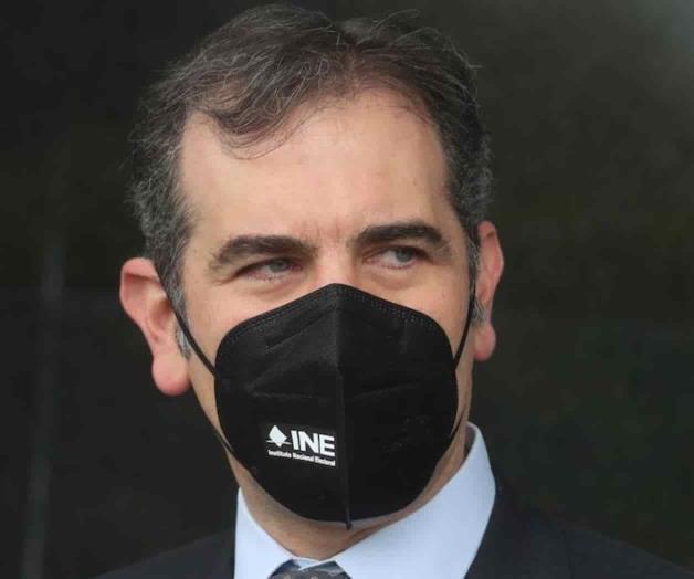 Exhibe Córdova ataques contra el INE en cumbre