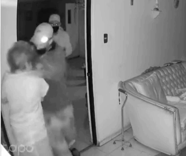 Ladrones golpean y asaltan a abuelita de 85 años dentro de su casa, en SLP Ladrones golpean y asaltan a abuelita de 85 años dentro de su casa, en SLP