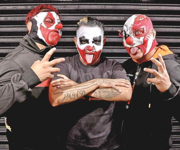 Con circo, maroma... y lucha Con circo, maroma... y lucha