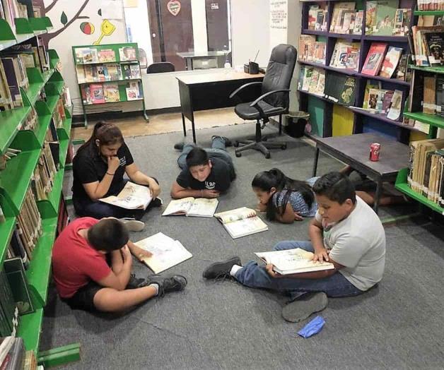 Invitan a la biblioteca Invitan a la biblioteca