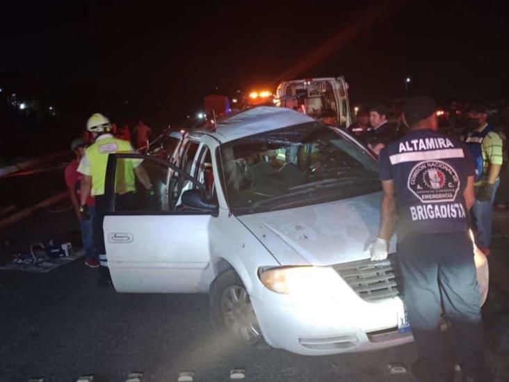 Muere mujer en carreterazo Muere mujer en carreterazo