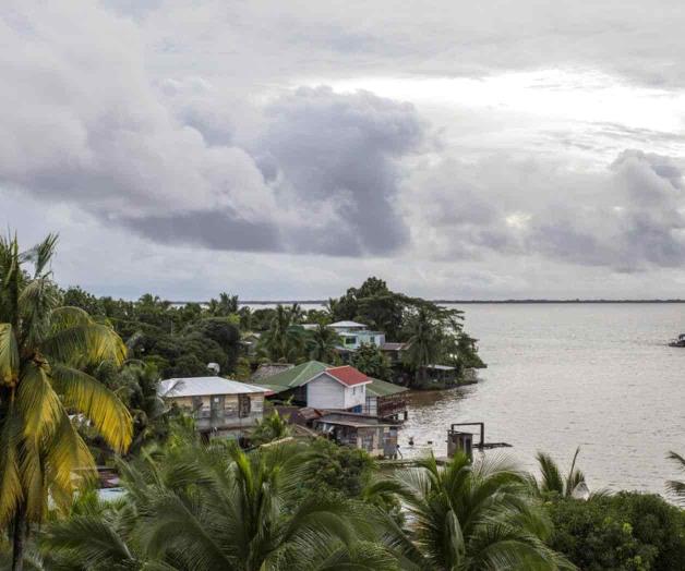 Huracán Bonnie se fortalece, pero se aleja hacia el Pacífico