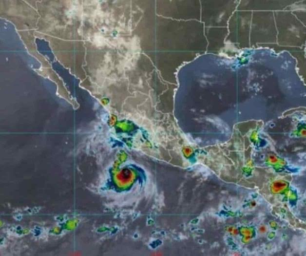 El Huracán Bonnie se debilita y se aleja de México