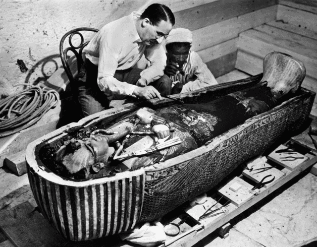 El hallazgo de la tumba de Tutankamón, convertido en novela criminal a lo Agatha Christie