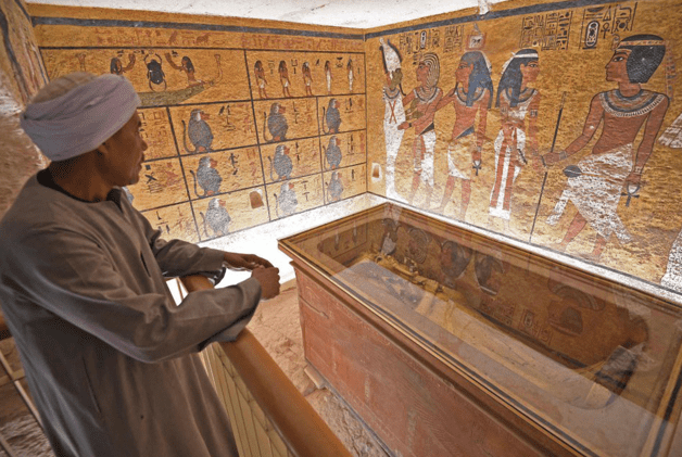 El hallazgo de la tumba de Tutankamón, convertido en novela criminal a lo Agatha Christie
