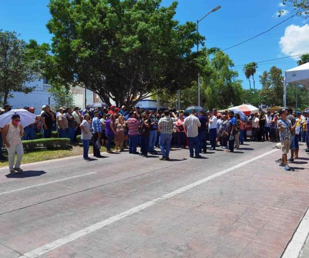 Protestan empleados del Ayuntamiento de Victoria Protestan empleados del Ayuntamiento de Victoria