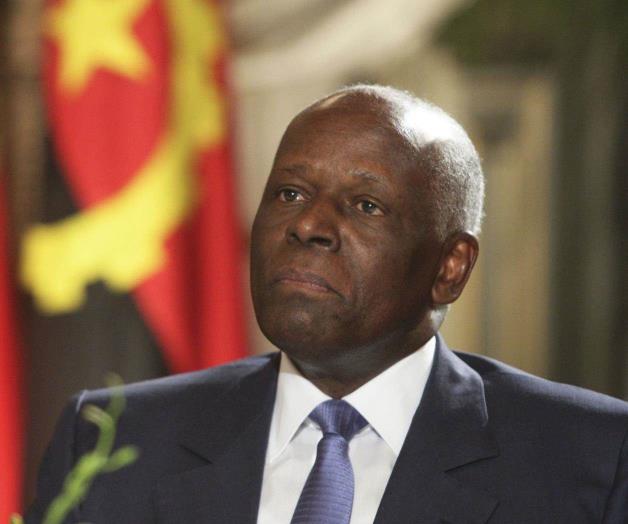 Muere en Barcelona el expresidente de Angola 