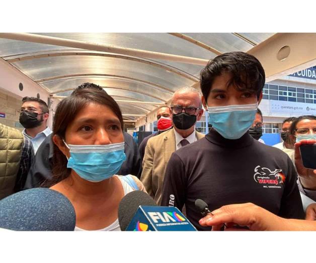 Dan de alta a Juan, niño indígena quemado en secundaria de Querétaro