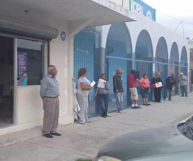 Cambian pago de 65+ en mesas de atención Cambian pago de 65+ en mesas de atención
