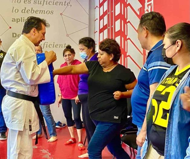 Se defienden a golpes