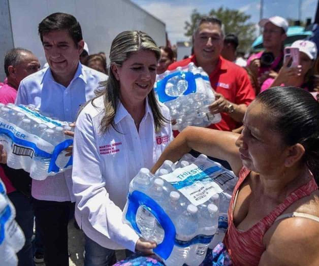 Dona McAllen 100 mil botellas de agua