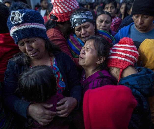 Velan a niño migrante
