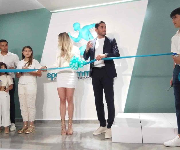 Chuy Corona alista su retiro; inaugura clínica deportiva 