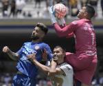 Logra Pumas primer triunfo
