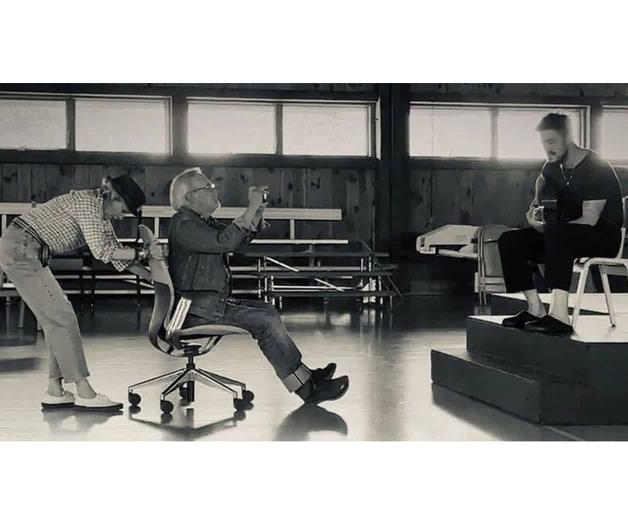 Le entra a nueva faceta... la música