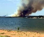 Incendio quema casas cerca de lago en Texas