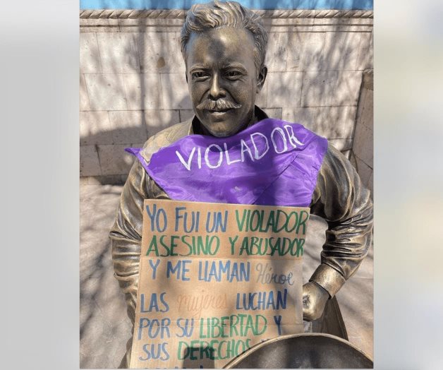 Ponen a escultura de ‘Pancho Villa’ mensajes de violador y asesino Ponen a escultura de ‘Pancho Villa’ mensajes de violador y asesino
