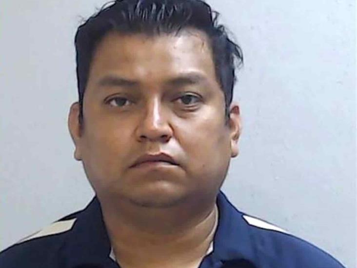 Arrestan a un empleado escolar por indecencias Arrestan a un empleado escolar por indecencias