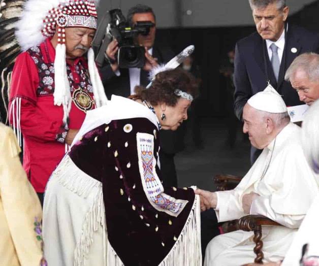 El papa visita Canadá para acercarse a pueblos indígenas