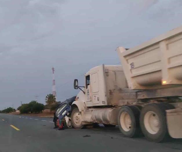 Muere matamorense al chocar contra tráiler
