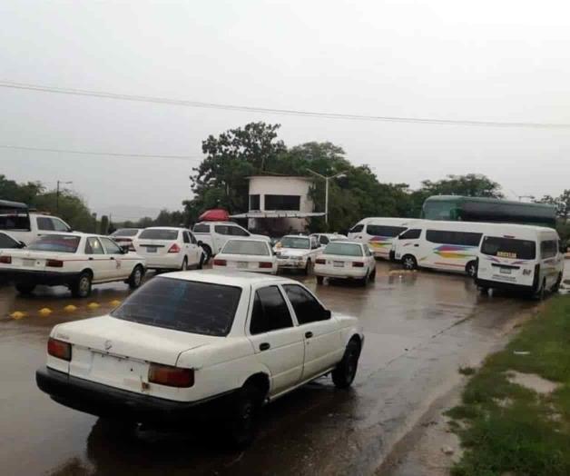 Cierran carretera en Guerrero para impedir operativo 