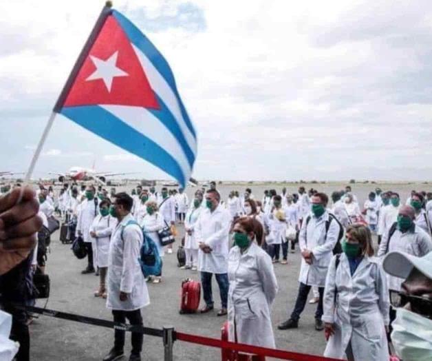 Acusa Embajador de Cuba campaña contra médicos cubanos