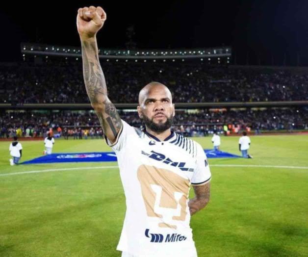 Dice Dani Alves a Rivaldo: Hay que tenerlos bien puestos Dice Dani Alves a Rivaldo: Hay que tenerlos bien puestos