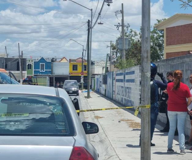 Ejecutan a joven afuera de escuela en Apodaca