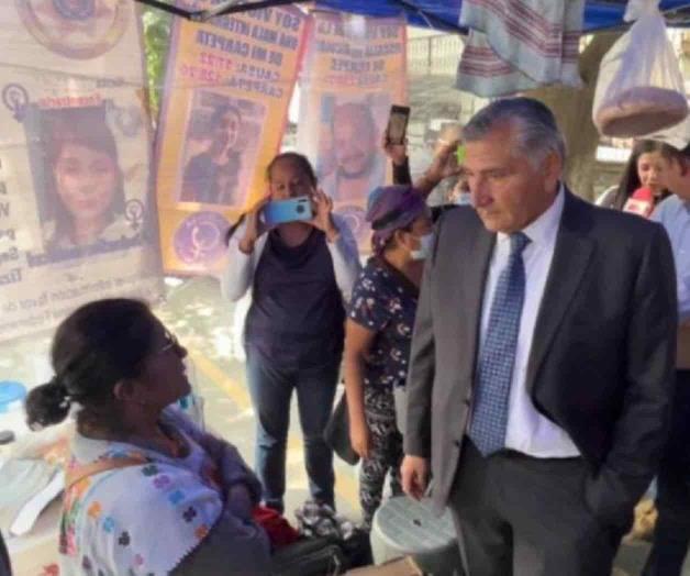 “Yo tampoco confío en usted”, responde Adán Augusto a madre de una desaparecida