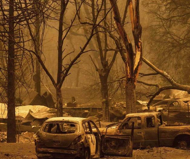 Destruye incendio a pequeña comunidad