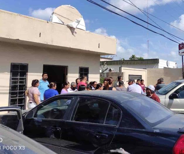 Denuncia fraude de fraccionadores; vecinos se manifiestan